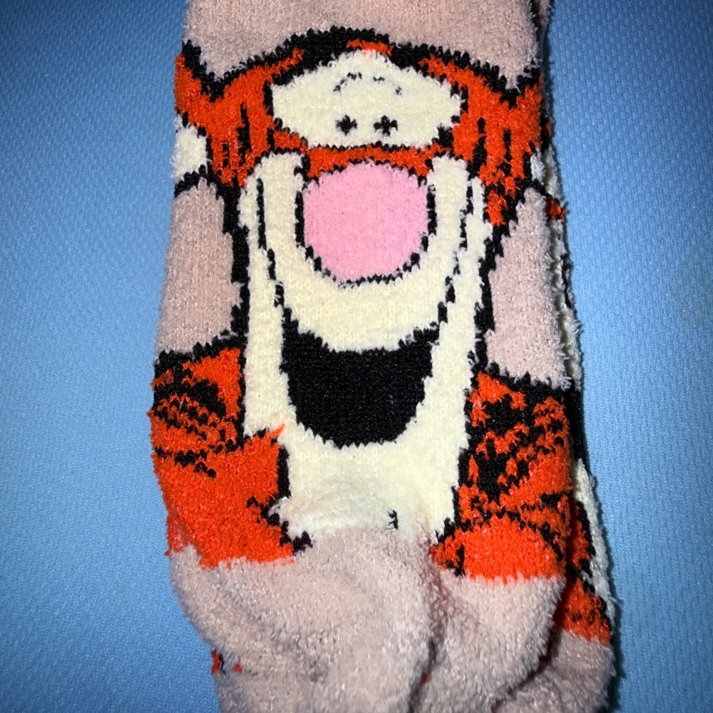 Disney Tigger Fuzzy Socks Shoe Size 9-13 NEW Winnie the Pooh Plush Tan Orange